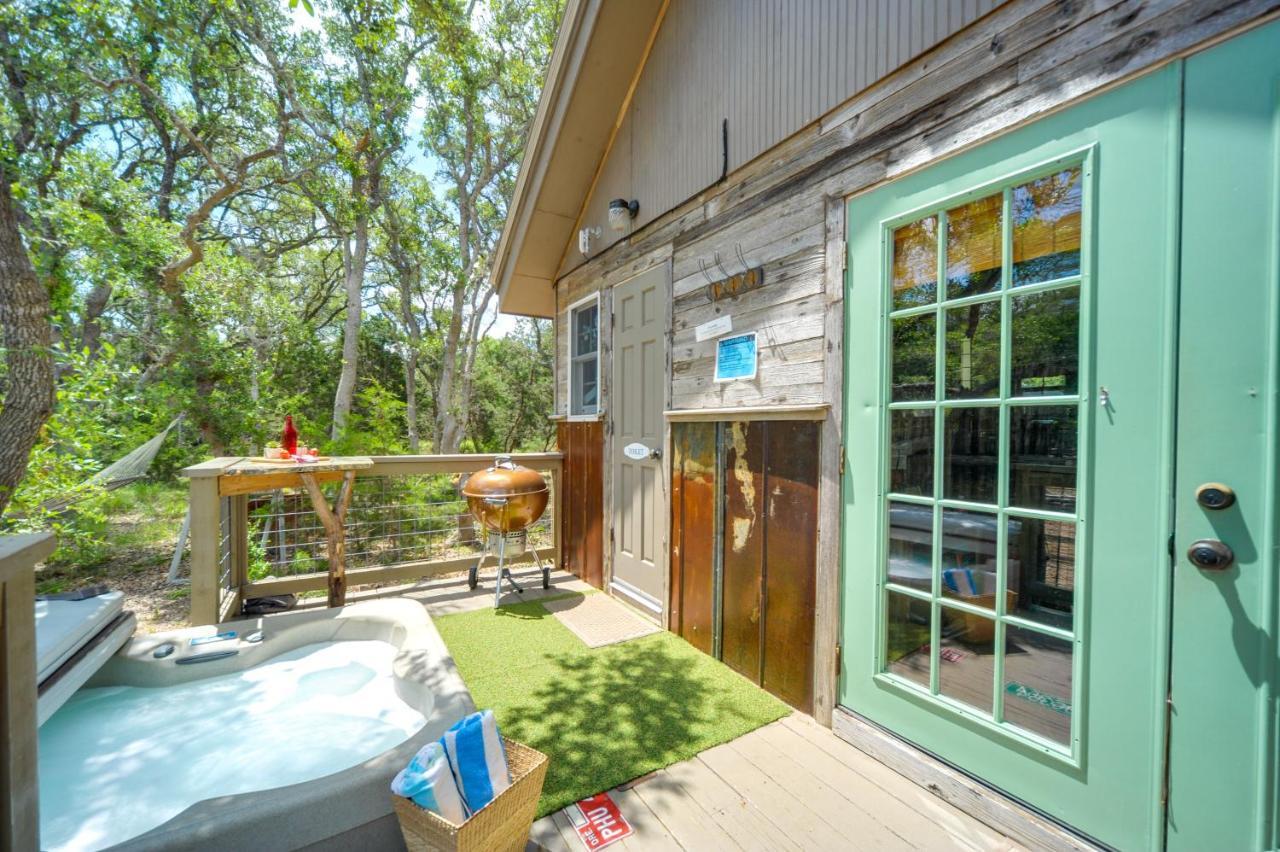 Snuggle Inn Wimberley Cabin With Fire Pit And Deck מראה חיצוני תמונה