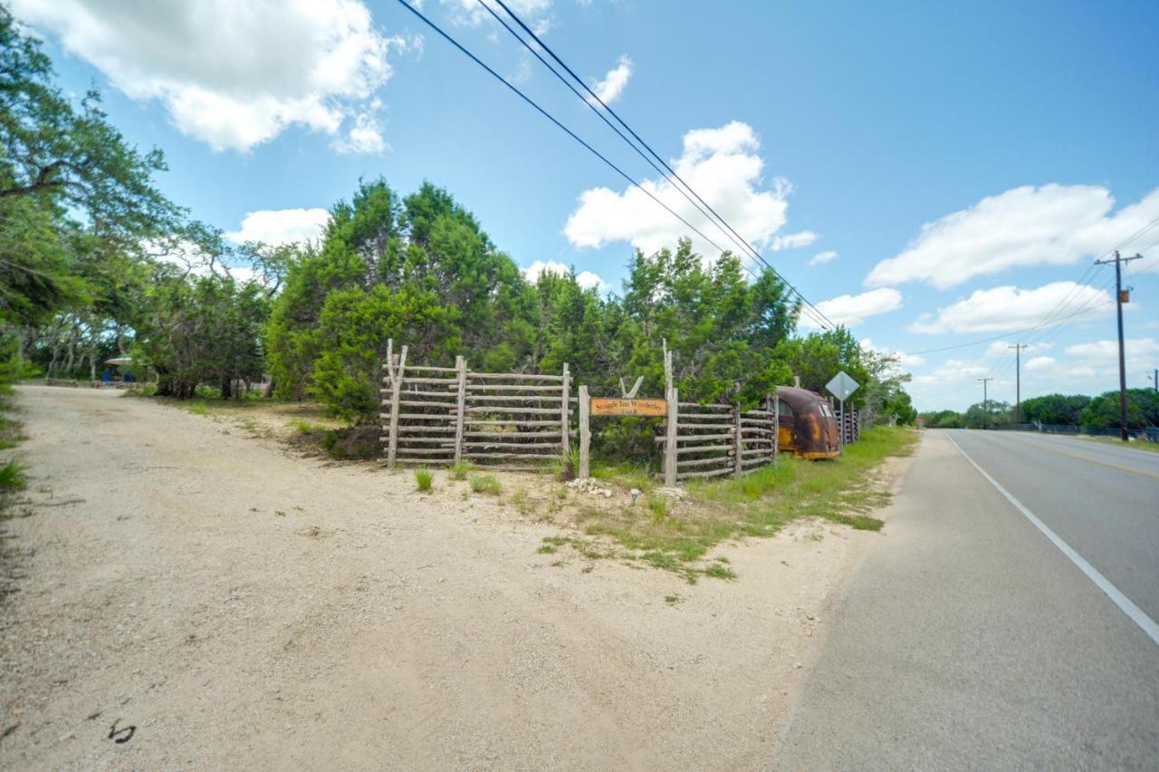 Snuggle Inn Wimberley Cabin With Fire Pit And Deck מראה חיצוני תמונה