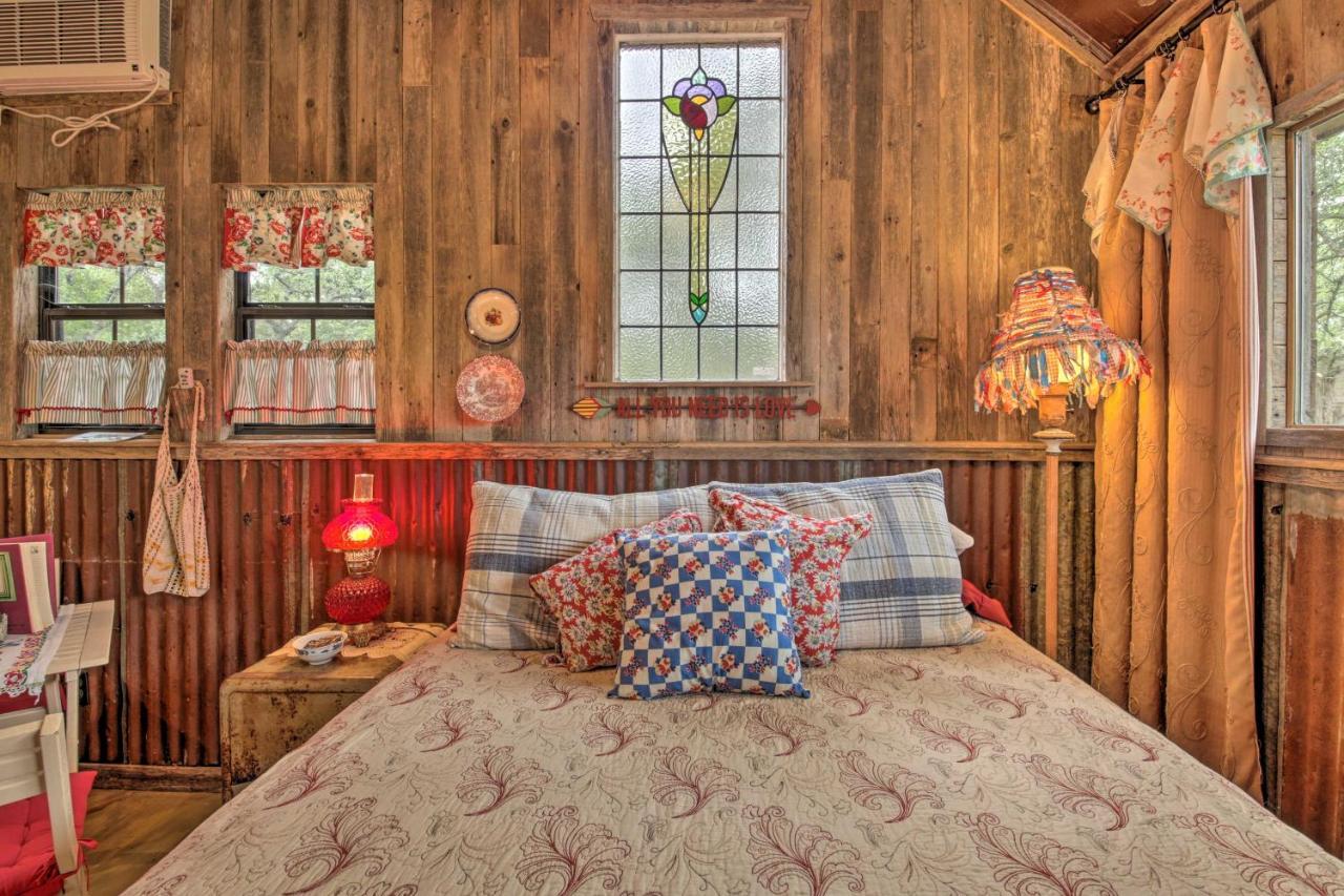 Snuggle Inn Wimberley Cabin With Fire Pit And Deck מראה חיצוני תמונה